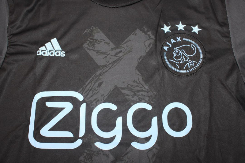 Ajax Visitante 16-17
