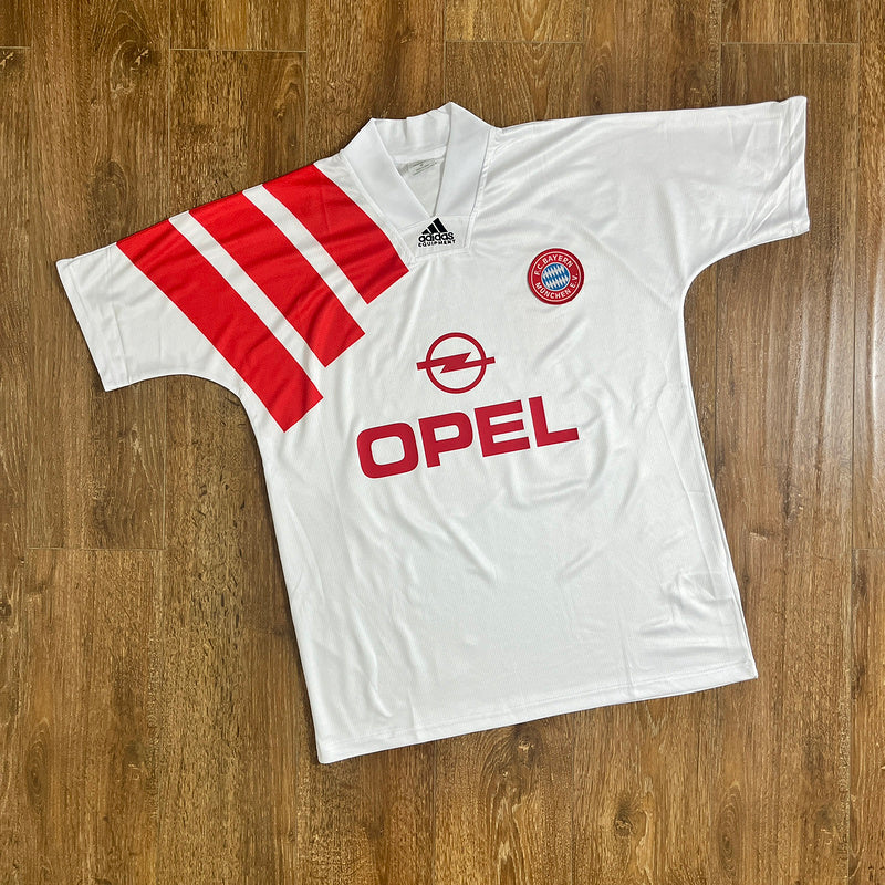 Bayern Visitante 92-94