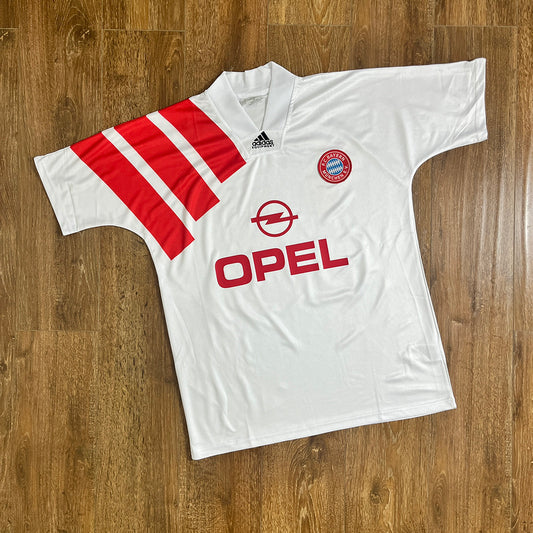Bayern Visitante 92-94